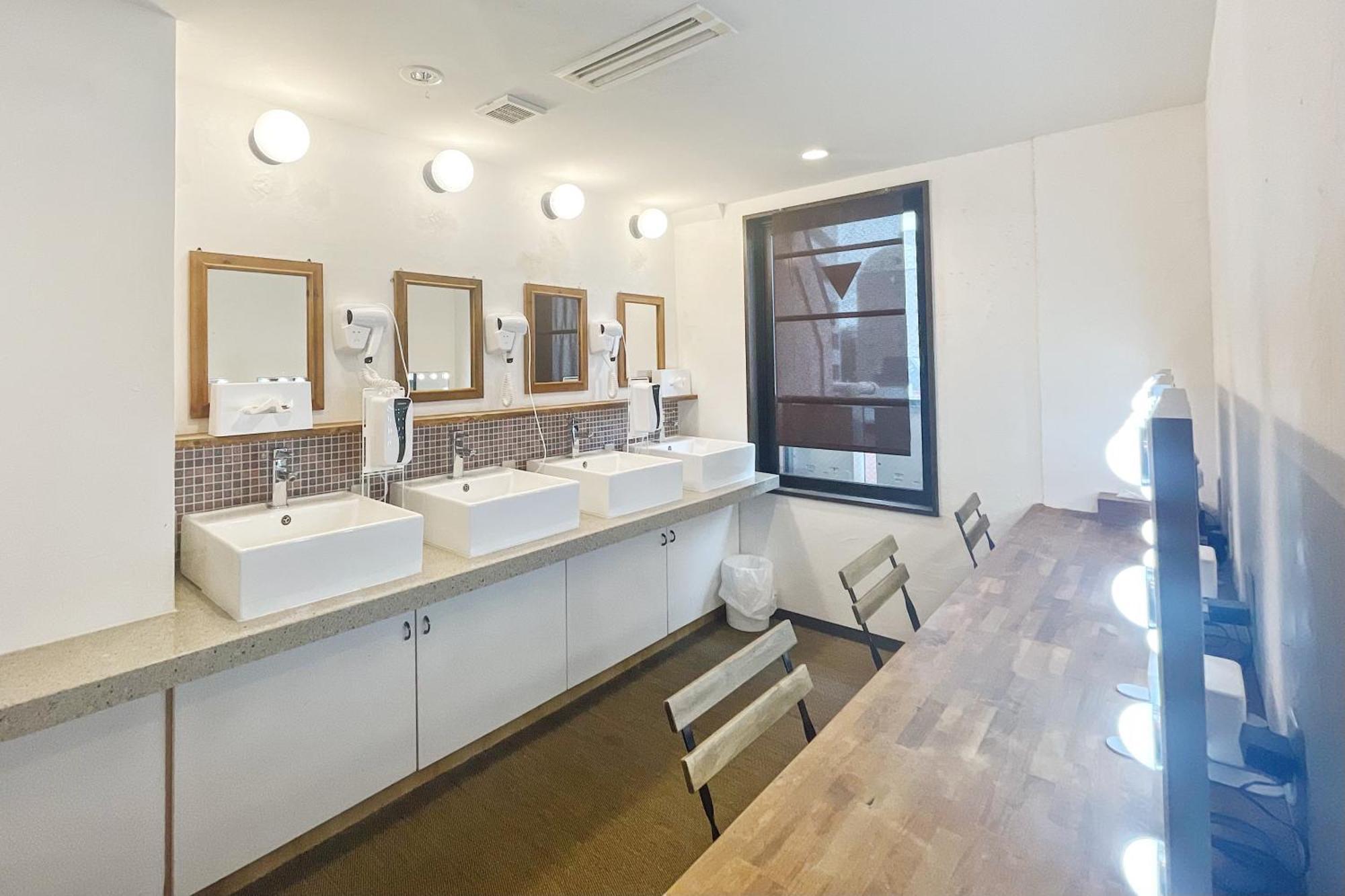Hostel Lodging Tokyo Ueno ภายนอก รูปภาพ